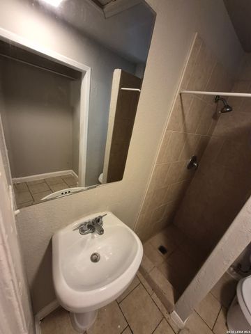 115 Caldwell St Apt 8, San Antonio, TX 78223