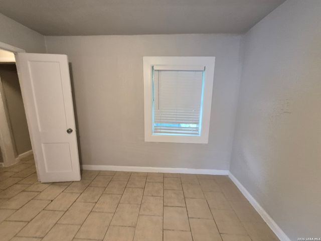 115 Caldwell St Apt 8, San Antonio, TX 78223