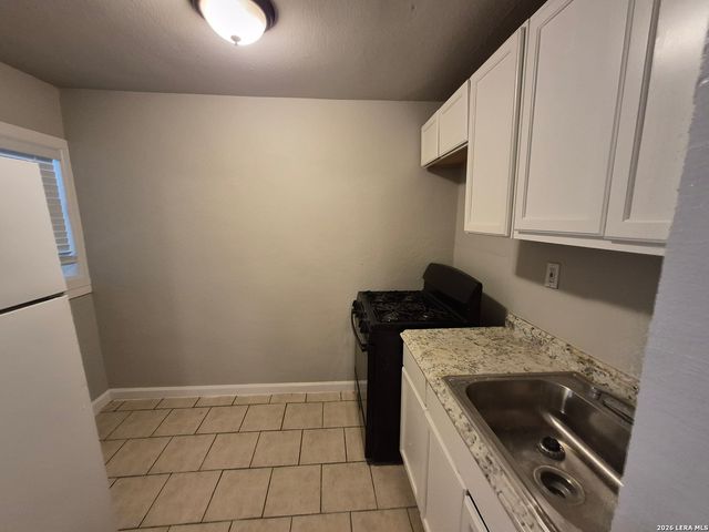 115 Caldwell St Apt 8, San Antonio, TX 78223