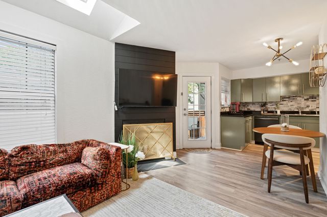 3901 Travis Street 121, Dallas, TX 75204