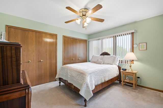 1223 Leinster Drive, Lemont, IL 60439