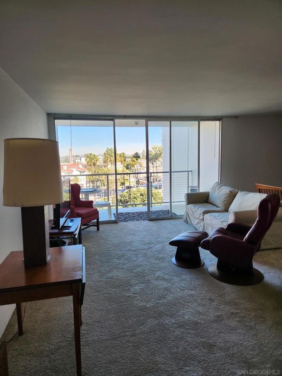 Image 4 of property listing at 1720 Avenida Del Mundo 509, Coronado, CA 92118