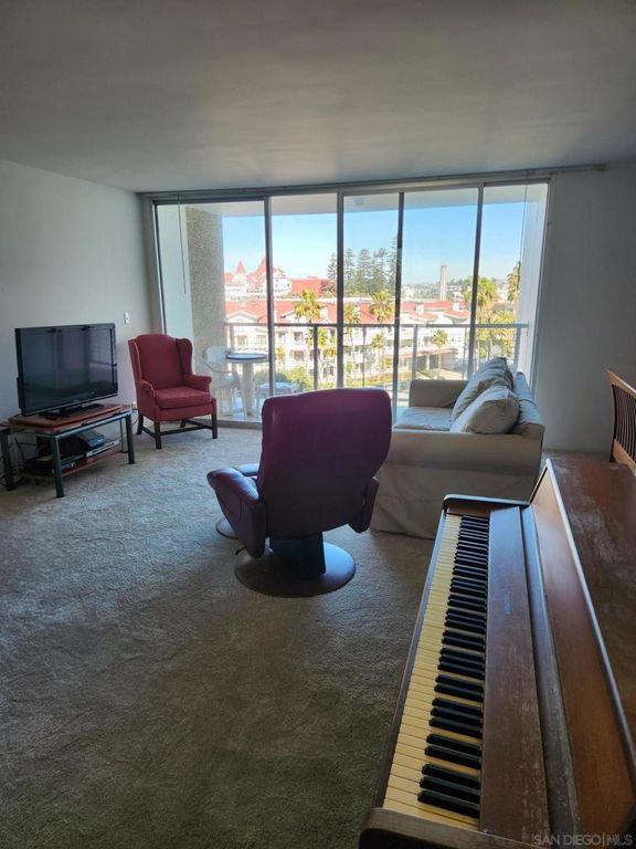 Image 5 of property listing at 1720 Avenida Del Mundo 509, Coronado, CA 92118