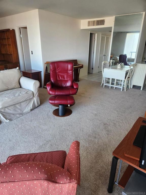 Image 6 of property listing at 1720 Avenida Del Mundo 509, Coronado, CA 92118