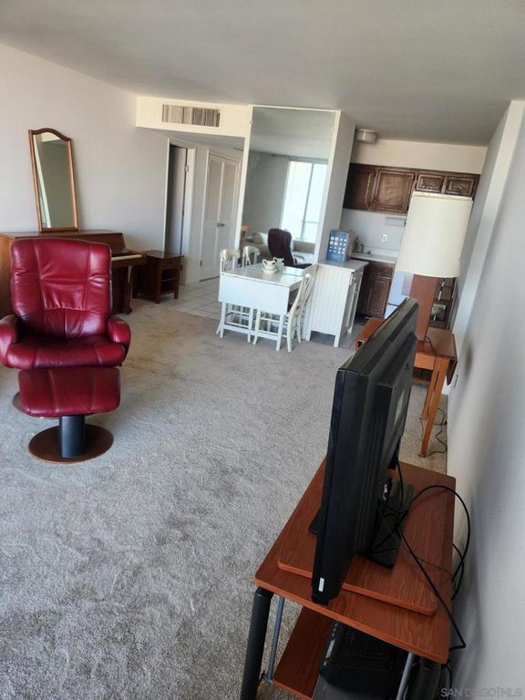 Image 7 of property listing at 1720 Avenida Del Mundo 509, Coronado, CA 92118