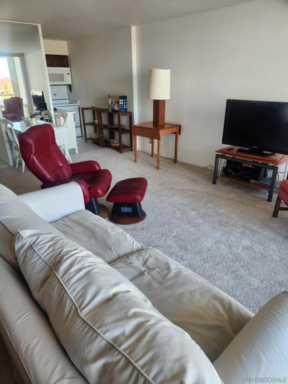 Image 8 of property listing at 1720 Avenida Del Mundo 509, Coronado, CA 92118