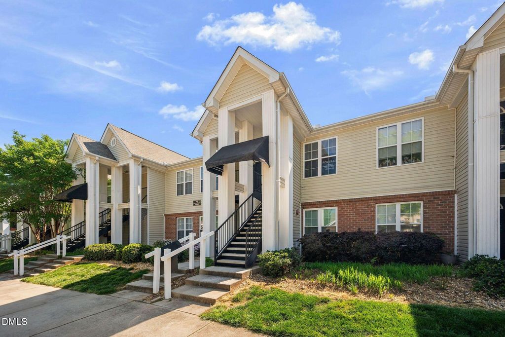 2400 Huntscroft Lane 202, Raleigh, NC 27617