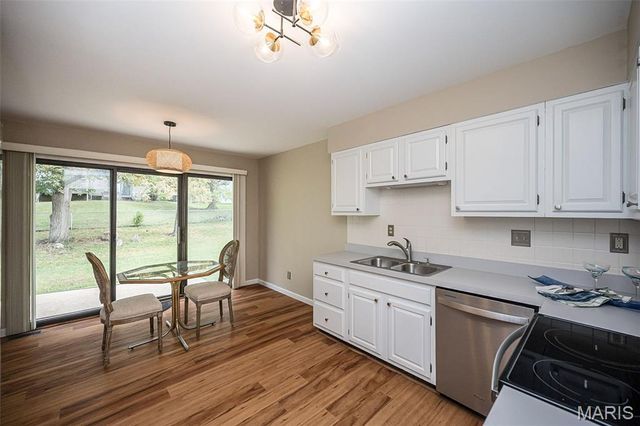 12861 Castleton Court, St Louis, MO 63141