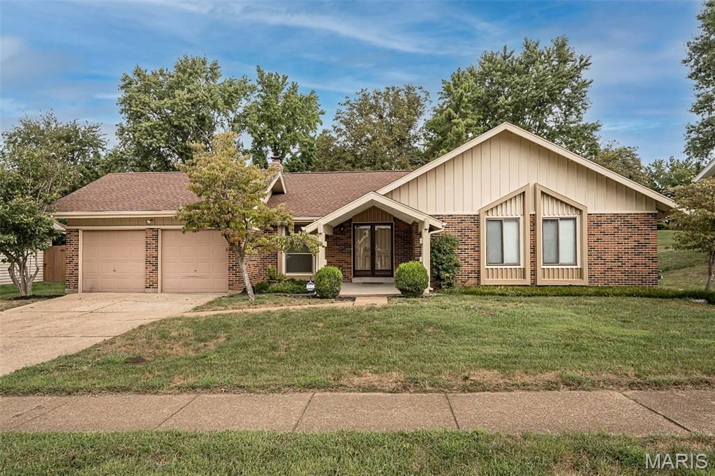 12861 Castleton Court, St Louis, MO 63141