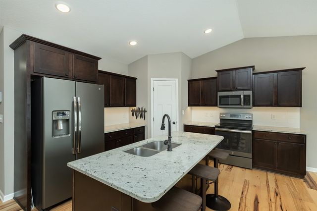 508 Meadow Brook Place, Huxley, IA 50124