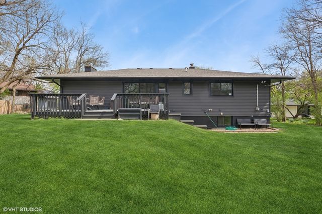 841 Hawthorne Drive, Naperville, IL 60540