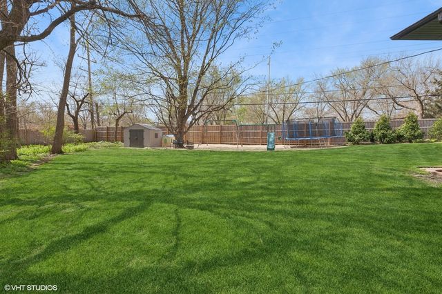 841 Hawthorne Drive, Naperville, IL 60540