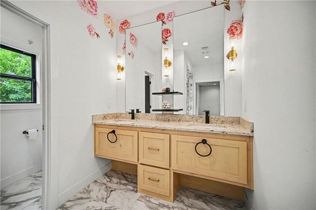 2009 Ridge Tree Drive, Pleasant Hill, MO 64080