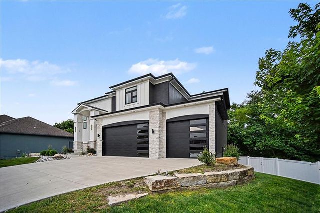 2009 Ridge Tree Drive, Pleasant Hill, MO 64080