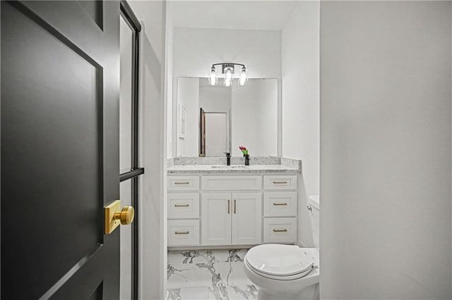 2009 Ridge Tree Drive, Pleasant Hill, MO 64080