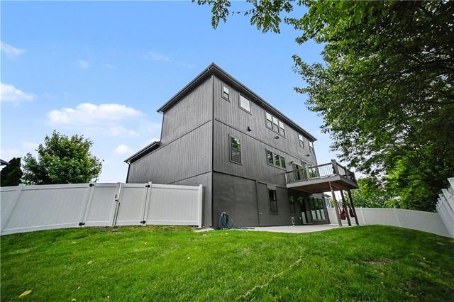 2009 Ridge Tree Drive, Pleasant Hill, MO 64080