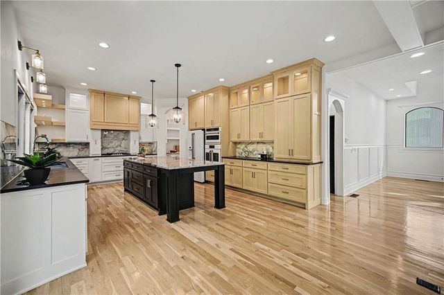 2009 Ridge Tree Drive, Pleasant Hill, MO 64080