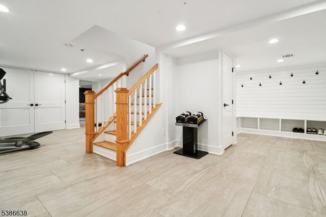 16 Cliffside Dr, Livingston Twp., NJ 07039