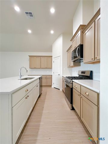 112 Raindance Court, Victoria, TX 77904