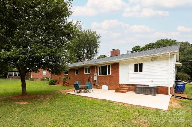 2274 Country Club Road, Lincolnton, NC 28092