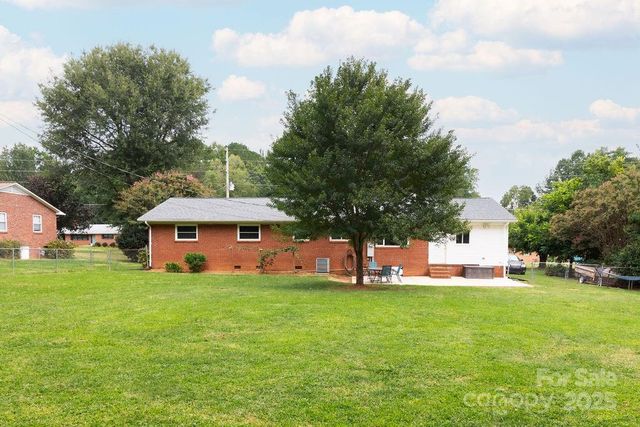 2274 Country Club Road, Lincolnton, NC 28092