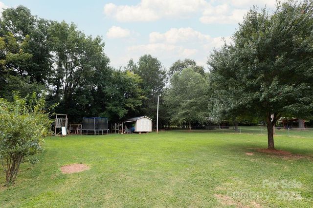 2274 Country Club Road, Lincolnton, NC 28092