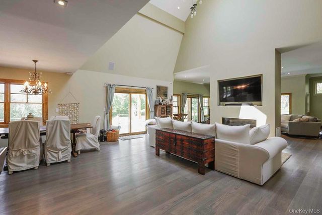 1366 Scuttle Hole Road, Water Mill, NY 11976