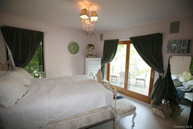 1366 Scuttle Hole Road, Water Mill, NY 11976