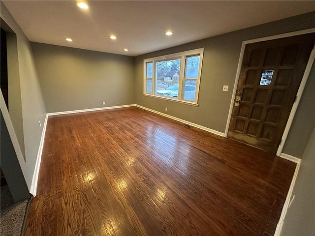 3823 E 71st Street, Kansas City, MO 64132