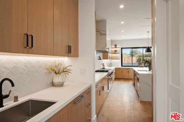 1742 Preuss Road, Los Angeles, CA 90035