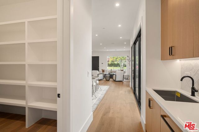 1742 Preuss Road, Los Angeles, CA 90035