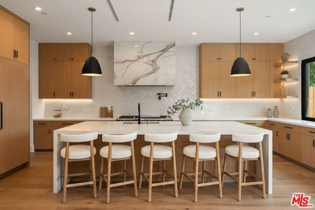 1742 Preuss Road, Los Angeles, CA 90035