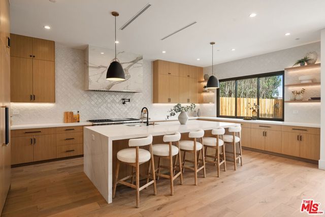 1742 Preuss Road, Los Angeles, CA 90035