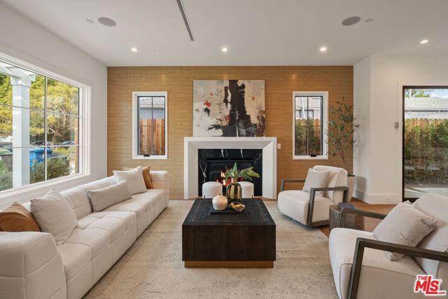 1742 Preuss Road, Los Angeles, CA 90035