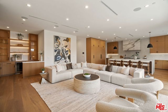 1742 Preuss Road, Los Angeles, CA 90035