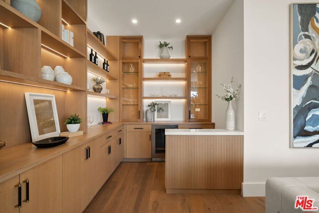 1742 Preuss Road, Los Angeles, CA 90035