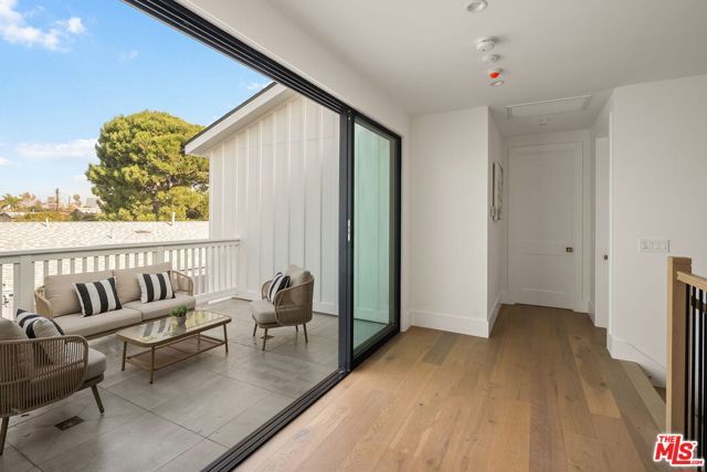 1742 Preuss Road, Los Angeles, CA 90035