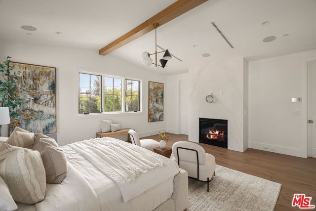 1742 Preuss Road, Los Angeles, CA 90035