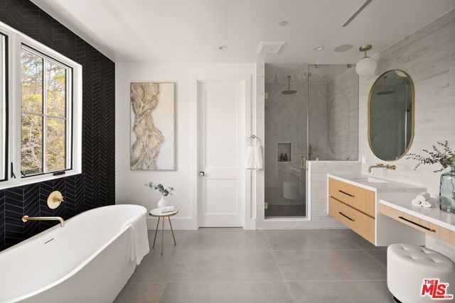 1742 Preuss Road, Los Angeles, CA 90035