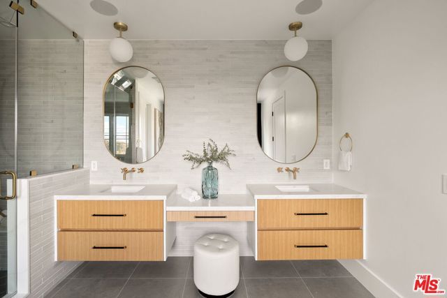 1742 Preuss Road, Los Angeles, CA 90035