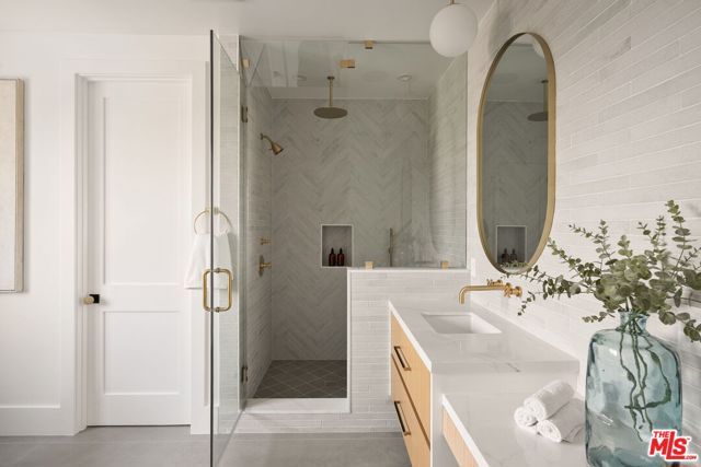 1742 Preuss Road, Los Angeles, CA 90035