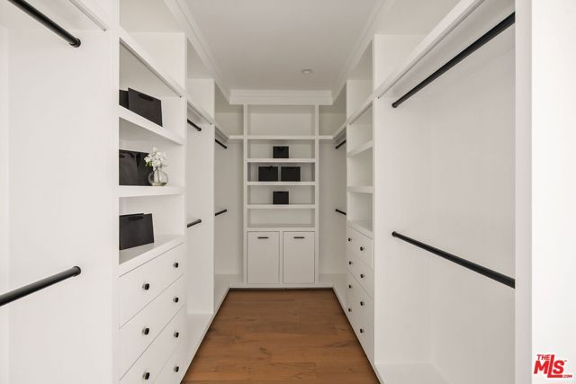 1742 Preuss Road, Los Angeles, CA 90035