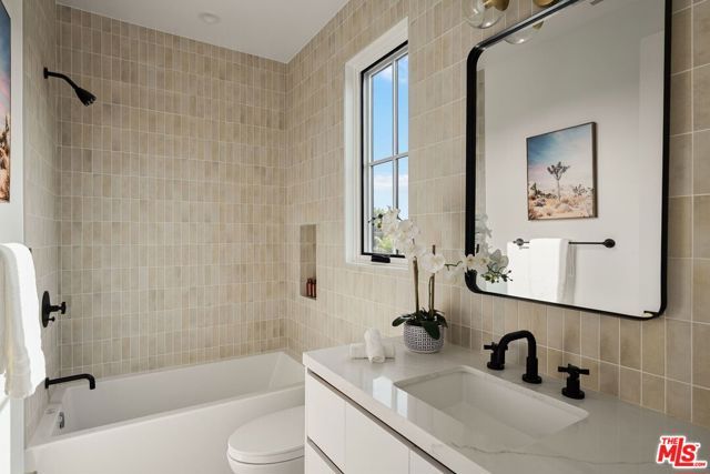 1742 Preuss Road, Los Angeles, CA 90035