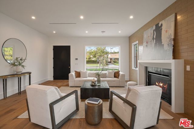 1742 Preuss Road, Los Angeles, CA 90035