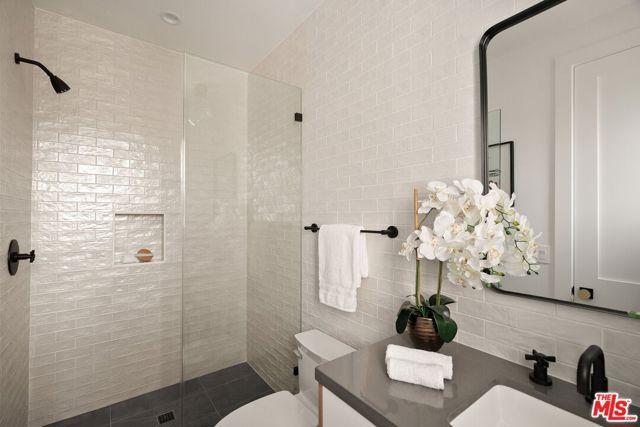 1742 Preuss Road, Los Angeles, CA 90035