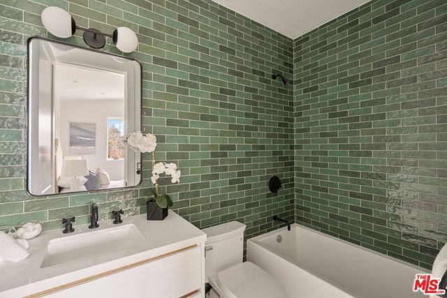 1742 Preuss Road, Los Angeles, CA 90035