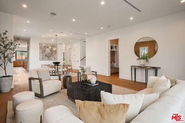 1742 Preuss Road, Los Angeles, CA 90035