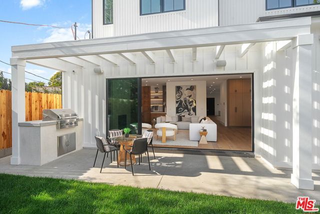 1742 Preuss Road, Los Angeles, CA 90035