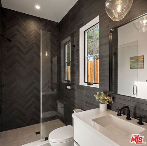 1742 Preuss Road, Los Angeles, CA 90035