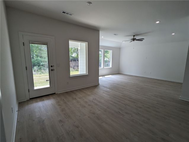 2734 N Snowball Avenue, Fayetteville, AR 72704